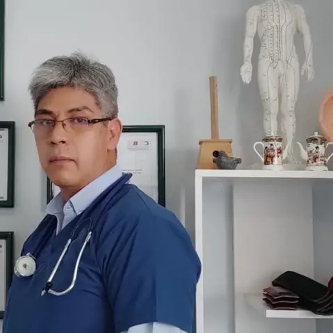 Tecnólogo Naturópata Eduardo Flores Villegas